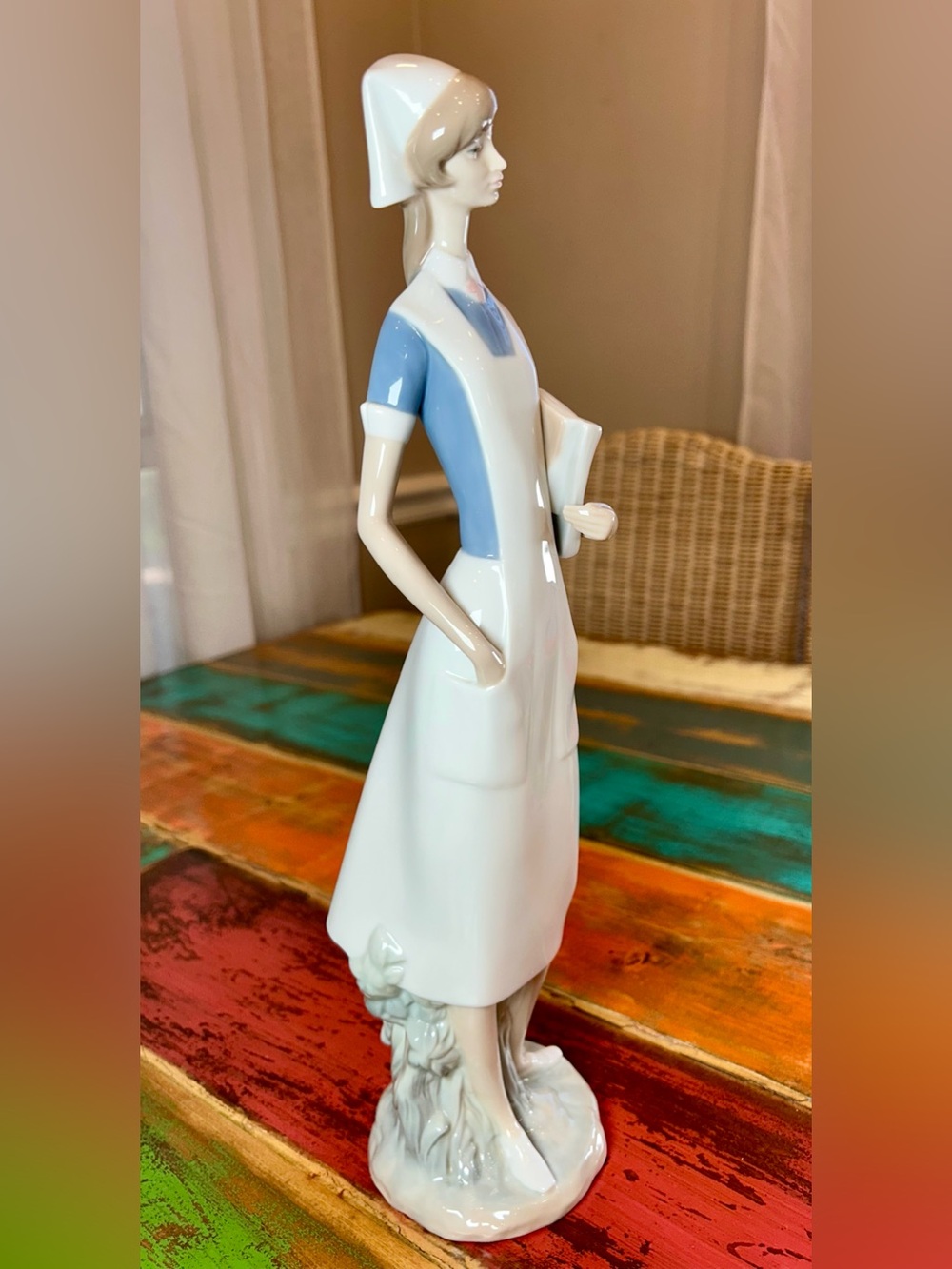 Vintage Lladró Porcelain Nurse Figurine 4603 Blue Bellflower Stamp Marked Spain - Picture 9 of 16